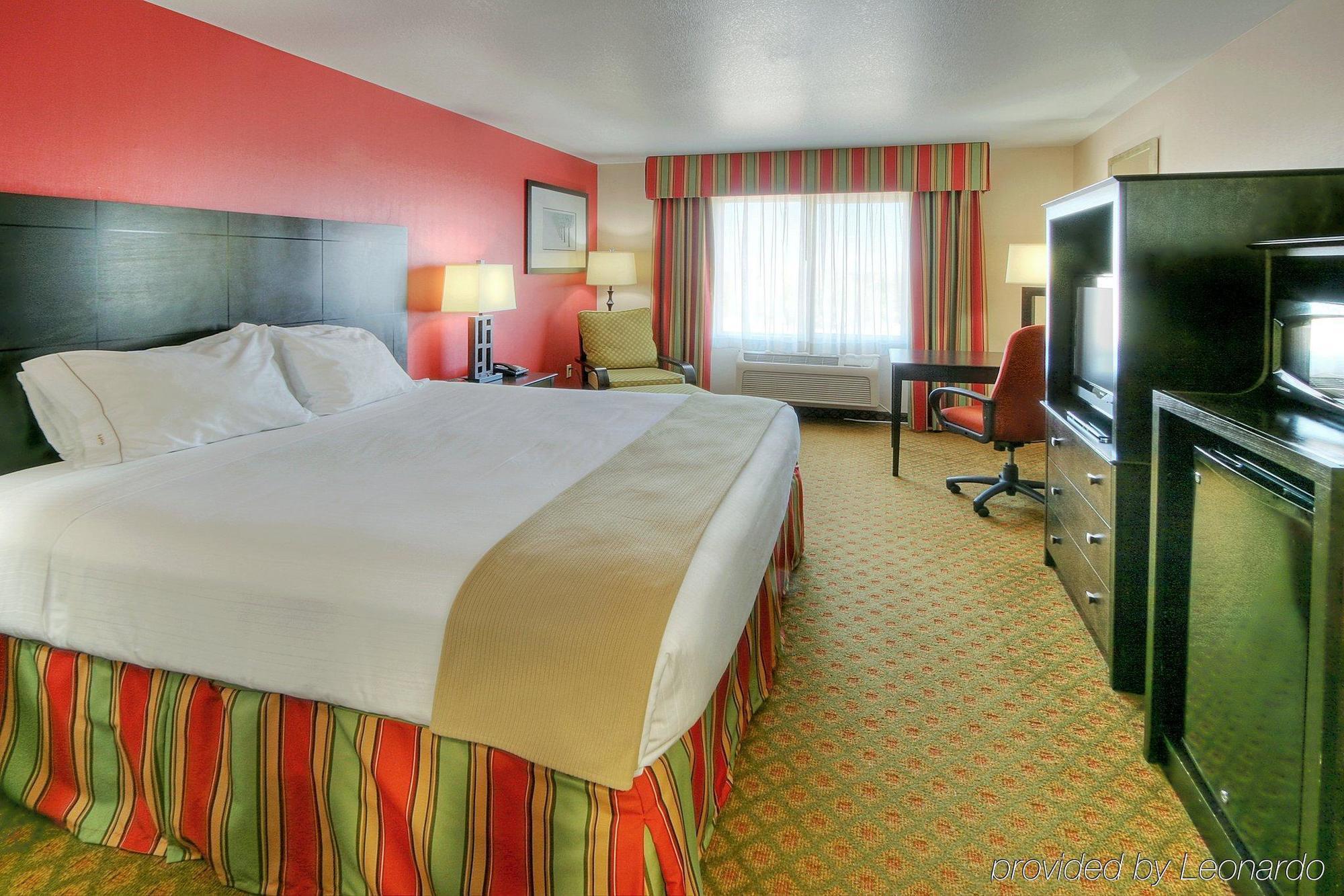 Holiday Inn Express And Suites - Tucumcari, An Ihg Hotel Ngoại thất bức ảnh